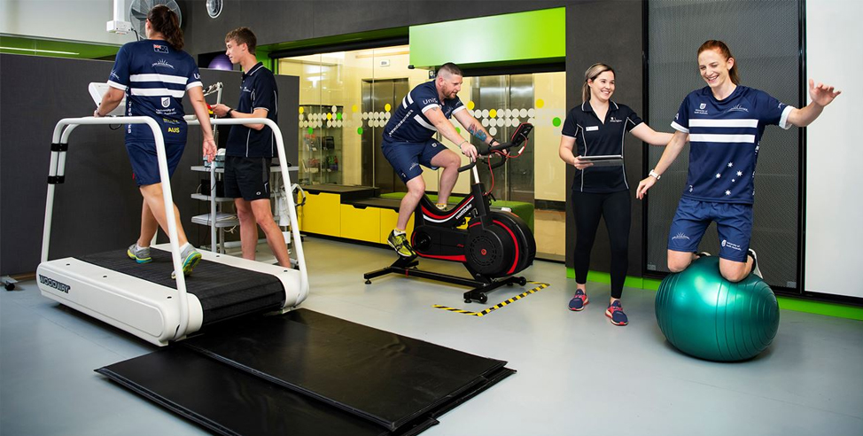 UniSA Exercise Science and Allied Health students facilitating the Invictus Pathways Program&rsquo;s personalised treatment plans with participants