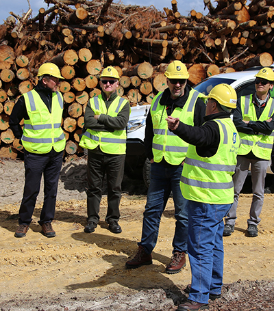 UniSA staff inspecting OneFortyOne Plantations radiata pine harvesting operations near Nangwarry in South Australia&rsquo;s south east.